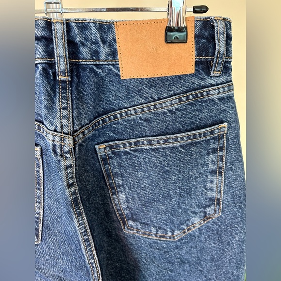 Zara High-Rise Mom Jeans - Picture 4 of 9